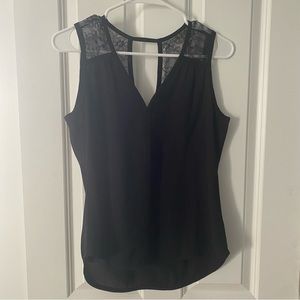 Banana Republic black v-neck sleeveless camisole tank w/lace detail, Women’s XS